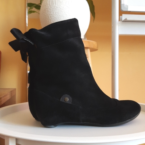 FLY LONDON Victorian Ankle Boots - Picture 1 of 16